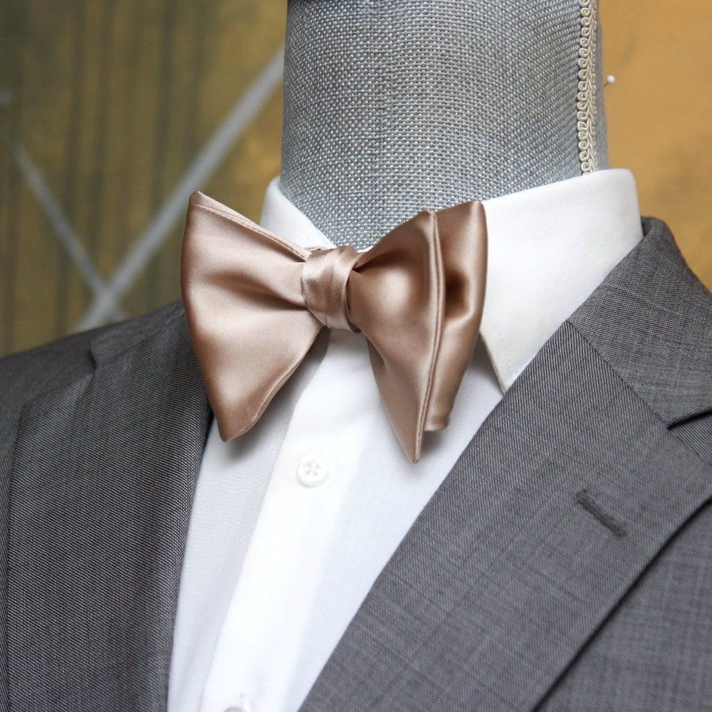 Men's‎ bow tie Silk Charmeuse Black Self tied Small Compact Butterfly S665